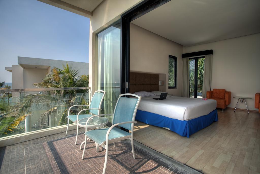 Tanjung Kodok Beach Resort Paciran Bilik gambar